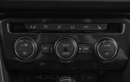 Volkswagen Tiguan II, 2018 год, 2 399 000 рублей, 15 фотография
