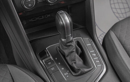Volkswagen Tiguan II, 2018 год, 2 399 000 рублей, 16 фотография