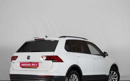 Volkswagen Tiguan II, 2018 год, 2 399 000 рублей, 5 фотография