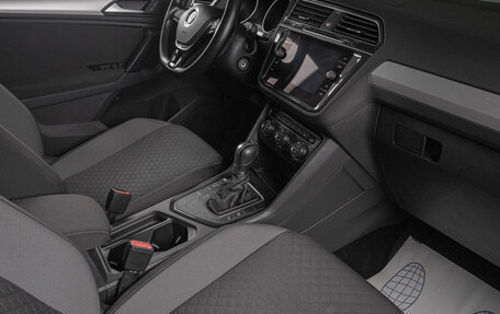 Volkswagen Tiguan II, 2018 год, 2 399 000 рублей, 19 фотография