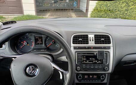 Volkswagen Polo VI (EU Market), 2015 год, 1 750 000 рублей, 17 фотография