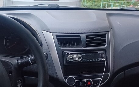 Hyundai Solaris II рестайлинг, 2013 год, 315 000 рублей, 4 фотография