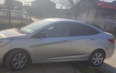 Hyundai Solaris II рестайлинг, 2013 год, 700 000 рублей, 5 фотография