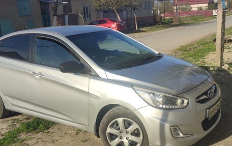 Hyundai Solaris II рестайлинг, 2013 год, 700 000 рублей, 3 фотография