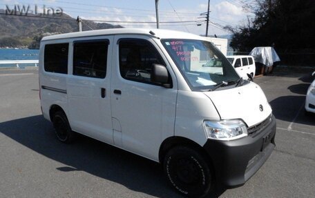 Toyota Town Ace IV, 2021 год, 2 400 000 рублей, 2 фотография