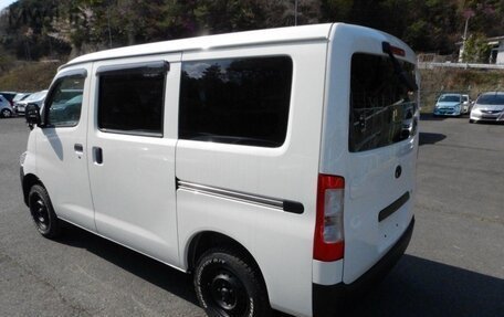 Toyota Town Ace IV, 2021 год, 2 400 000 рублей, 3 фотография