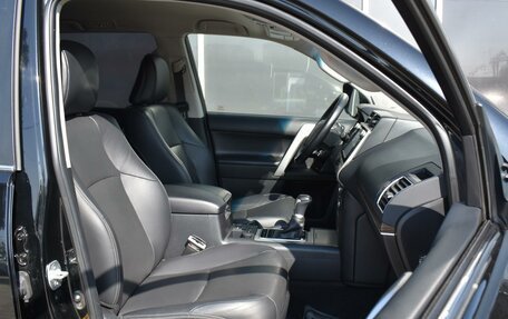 Toyota Land Cruiser Prado 150 рестайлинг 2, 2019 год, 5 670 000 рублей, 8 фотография