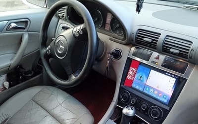 Mercedes-Benz C-Класс, 2004 год, 520 000 рублей, 1 фотография