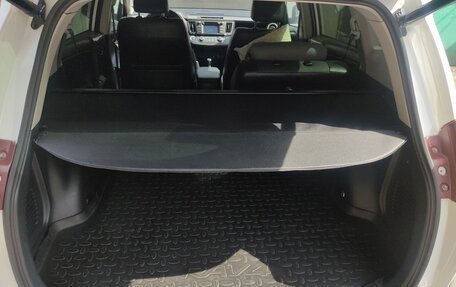 Toyota RAV4, 2015 год, 2 600 000 рублей, 6 фотография