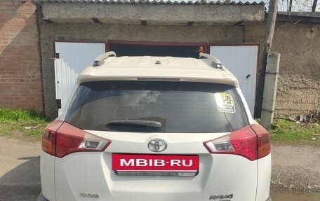 Toyota RAV4, 2015 год, 2 600 000 рублей, 2 фотография