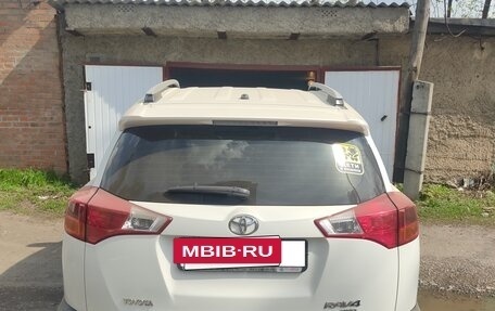 Toyota RAV4, 2015 год, 2 600 000 рублей, 4 фотография