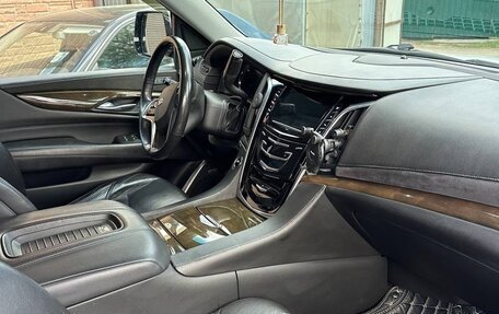 Cadillac Escalade IV, 2019 год, 4 250 000 рублей, 2 фотография