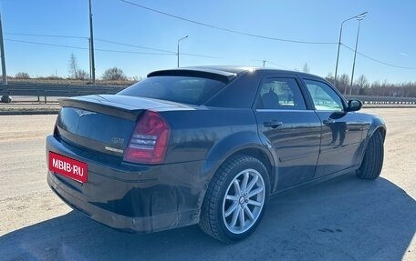 Chrysler 300C II, 2005 год, 1 590 000 рублей, 10 фотография