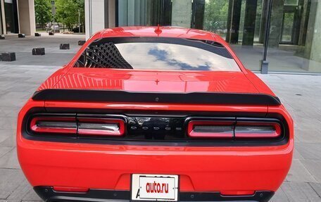 Dodge Challenger III рестайлинг 2, 2021 год, 3 800 000 рублей, 3 фотография