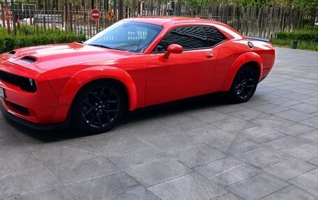 Dodge Challenger III рестайлинг 2, 2021 год, 3 800 000 рублей, 4 фотография