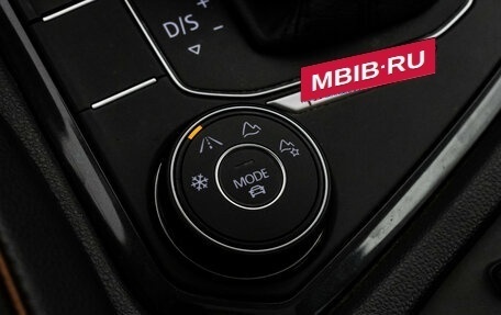 Volkswagen Tiguan II, 2018 год, 2 049 000 рублей, 15 фотография