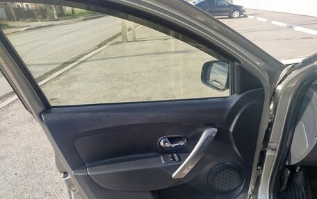 Renault Logan II, 2017 год, 960 000 рублей, 14 фотография