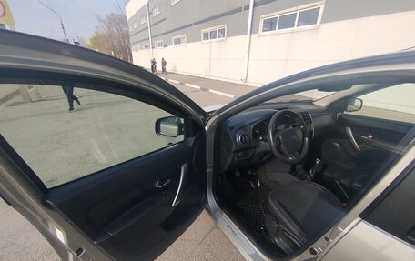 Renault Logan II, 2017 год, 960 000 рублей, 16 фотография