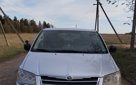 Chrysler Town & Country V рестайлинг, 2009 год, 1 050 000 рублей, 4 фотография