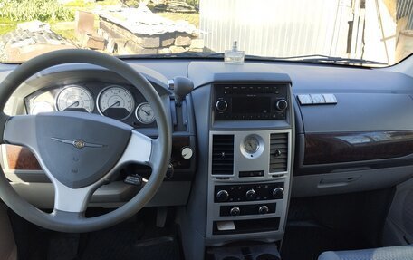 Chrysler Town & Country V рестайлинг, 2009 год, 1 050 000 рублей, 6 фотография