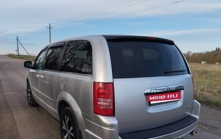 Chrysler Town & Country V рестайлинг, 2009 год, 1 050 000 рублей, 3 фотография