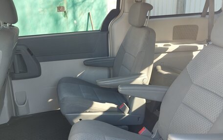 Chrysler Town & Country V рестайлинг, 2009 год, 1 050 000 рублей, 8 фотография