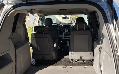 Chrysler Town & Country V рестайлинг, 2009 год, 1 050 000 рублей, 10 фотография
