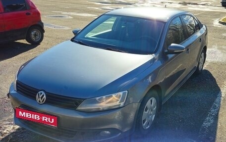 Volkswagen Jetta VI, 2014 год, 998 000 рублей, 3 фотография