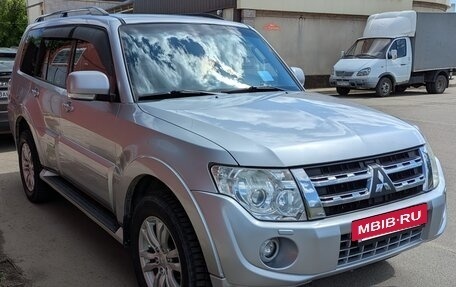 Mitsubishi Pajero IV, 2011 год, 2 500 000 рублей, 2 фотография