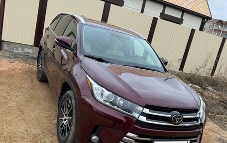 Toyota Highlander III, 2018 год, 3 600 000 рублей, 1 фотография