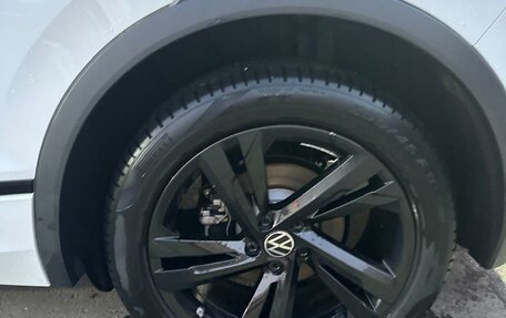 Volkswagen Tiguan II, 2021 год, 3 900 000 рублей, 2 фотография