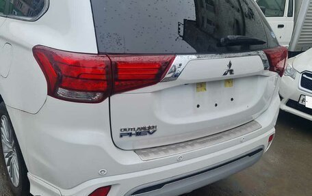 Mitsubishi Outlander III рестайлинг 3, 2018 год, 2 850 000 рублей, 5 фотография