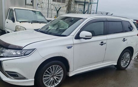 Mitsubishi Outlander III рестайлинг 3, 2018 год, 2 850 000 рублей, 3 фотография
