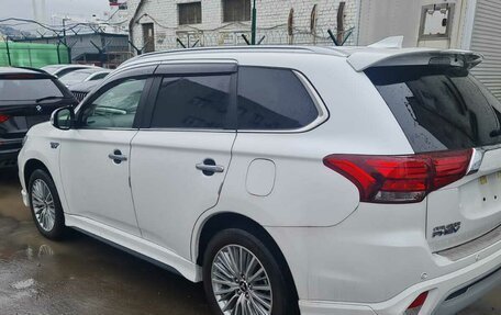 Mitsubishi Outlander III рестайлинг 3, 2018 год, 2 850 000 рублей, 4 фотография