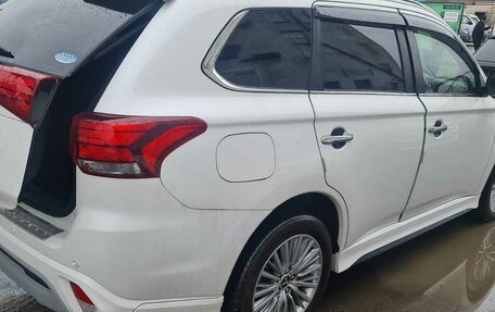 Mitsubishi Outlander III рестайлинг 3, 2018 год, 2 850 000 рублей, 8 фотография