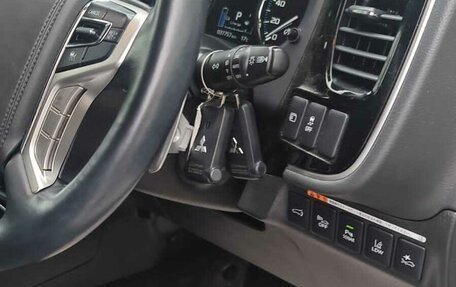 Mitsubishi Outlander III рестайлинг 3, 2018 год, 2 850 000 рублей, 10 фотография