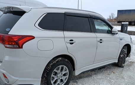 Mitsubishi Outlander III рестайлинг 3, 2018 год, 2 850 000 рублей, 13 фотография