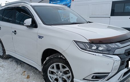Mitsubishi Outlander III рестайлинг 3, 2018 год, 2 850 000 рублей, 12 фотография