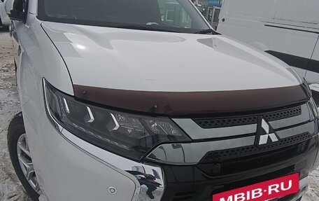 Mitsubishi Outlander III рестайлинг 3, 2018 год, 2 850 000 рублей, 15 фотография