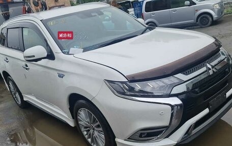 Mitsubishi Outlander III рестайлинг 3, 2018 год, 2 850 000 рублей, 9 фотография