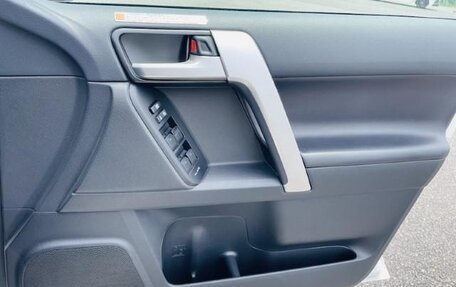 Toyota Land Cruiser Prado 150 рестайлинг 2, 2021 год, 3 730 000 рублей, 20 фотография