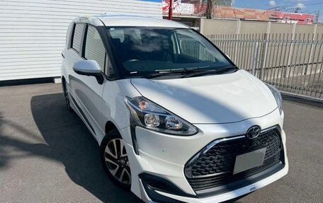 Toyota Sienta II, 2021 год, 1 350 000 рублей, 1 фотография