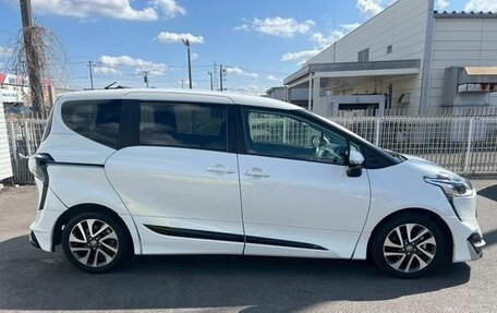 Toyota Sienta II, 2021 год, 1 350 000 рублей, 3 фотография