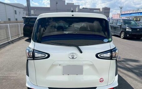 Toyota Sienta II, 2021 год, 1 350 000 рублей, 6 фотография