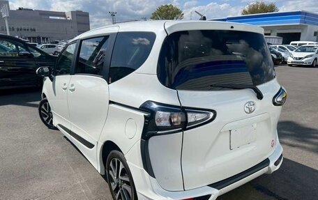 Toyota Sienta II, 2021 год, 1 350 000 рублей, 7 фотография