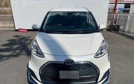 Toyota Sienta II, 2021 год, 1 350 000 рублей, 2 фотография