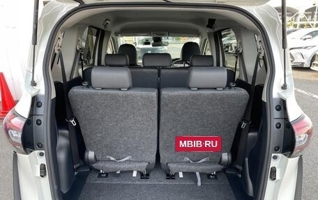 Toyota Sienta II, 2021 год, 1 350 000 рублей, 30 фотография