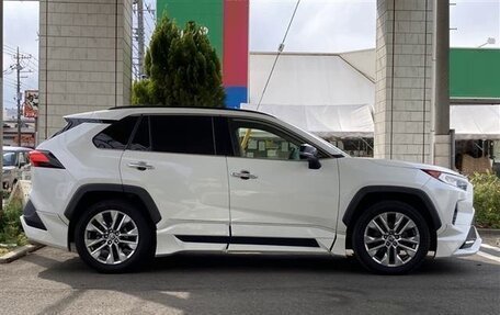 Toyota RAV4, 2021 год, 2 690 000 рублей, 5 фотография