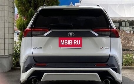 Toyota RAV4, 2021 год, 2 690 000 рублей, 7 фотография