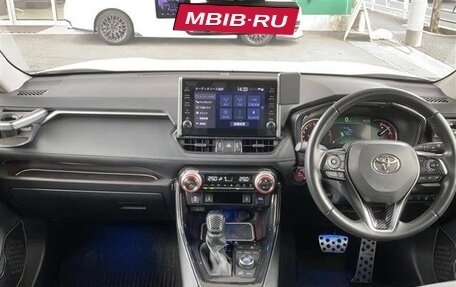 Toyota RAV4, 2021 год, 2 690 000 рублей, 9 фотография